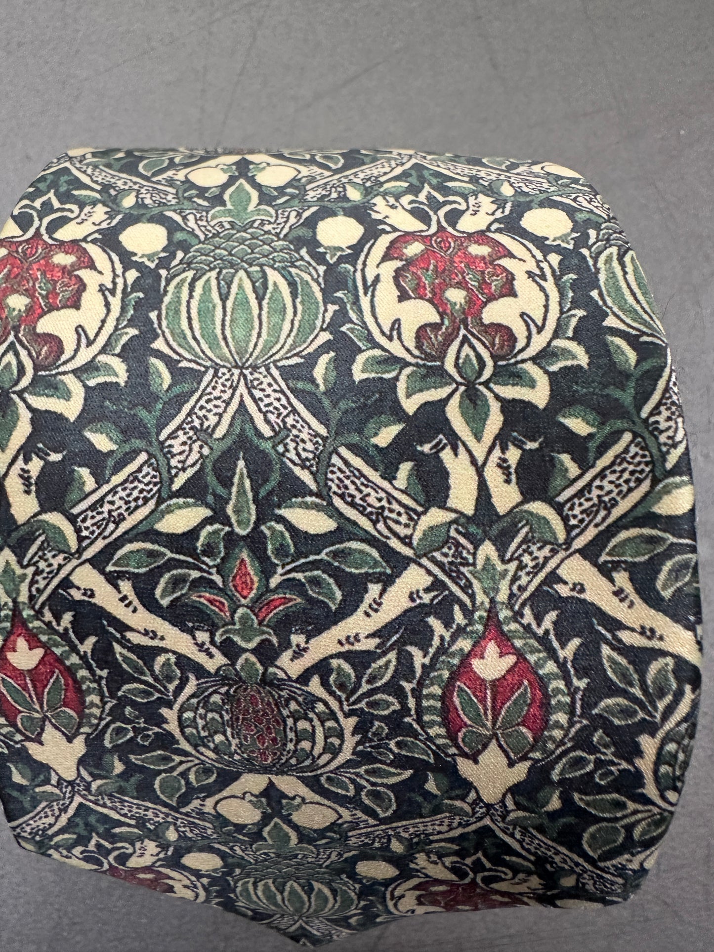 Mens paisley tie in green and red.