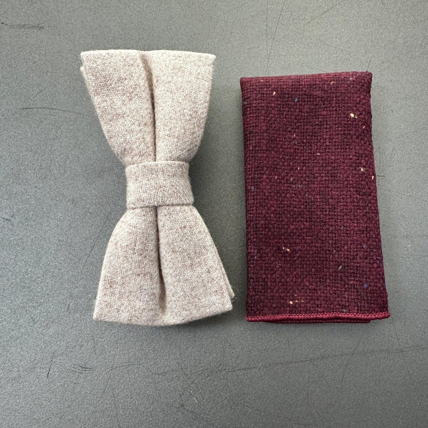 A cream wool bow tie for men and a red wool pocket square ideal for weddings, grooms, and groomsmen gifts.