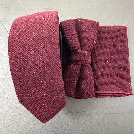 A red tie, bow tie and pocket square set for men. Ideal for wedding ties and red wedding bow ties for the groom, groomsman and wedding guest. he pocket square makes an ideal EDC Hank.
