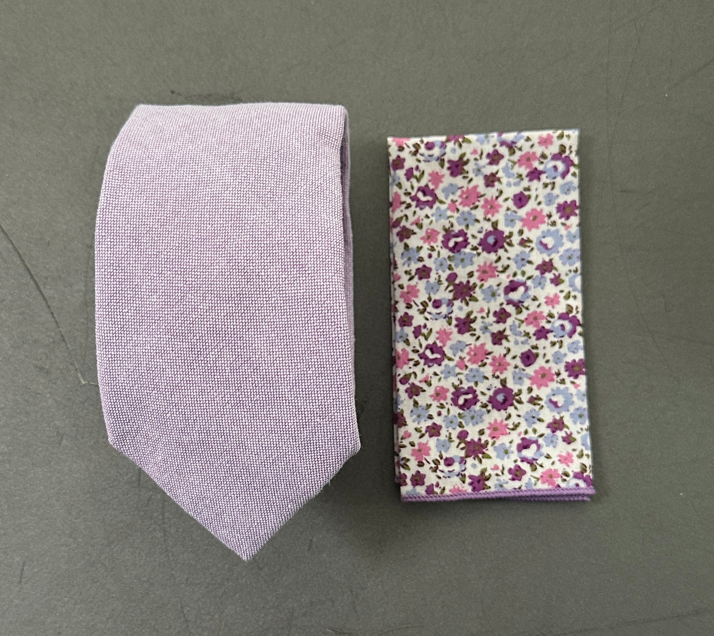 A light purple lavender mens tie and lilac floral pocket square set for weddings.