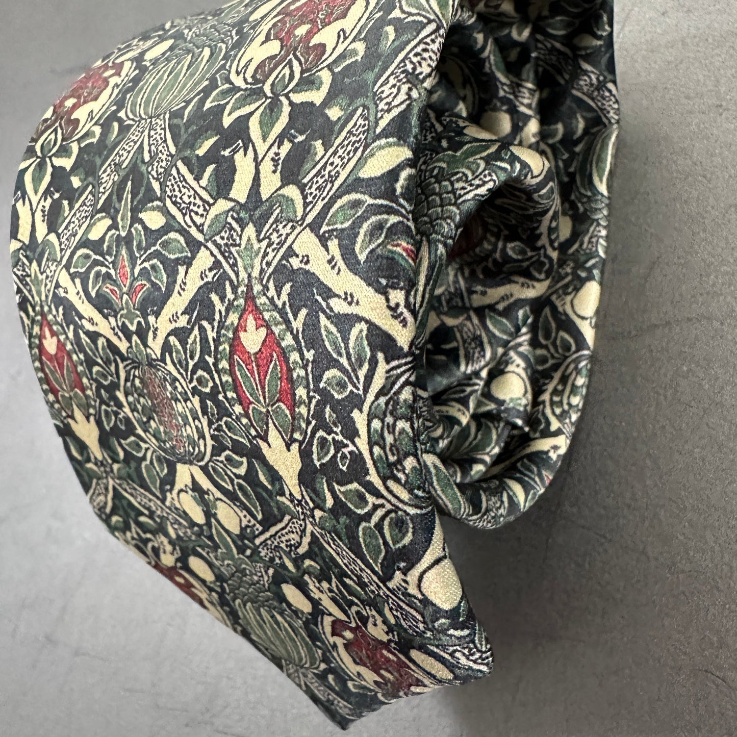 Stylish green and red tie for grooms and groomsmen gifts.