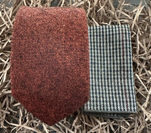 Load image into Gallery viewer, Maple Orange Tie and Ox-Eye Pocket Square in Wool, Men&#39;s Gifts, Wedding Attire