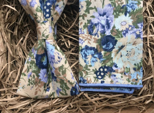 A men's blue floral bow tie and pocket square for weddings and formal occasions. The set comes with free gift wrapping and isn ideal gift for men. Our ties and pocket squares are hand-made at the Daisy and Oak Studio.