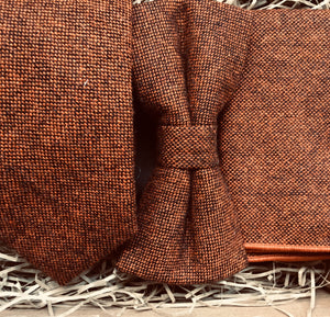 A  burnt orange wool mens tie, bow tie and pocket square in a flecked wool fabric. The set makes an ideal mens gift and comes with free shipping and gift wrapping. Handmade by Daisy and Oak Studio