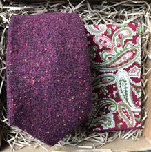 Load image into Gallery viewer, A purple/ burgundy flecked wool men&#39;s necktie and paisley red pocket square set. The item comes gift wrapped and so is perfect for a man&#39;s Christmas gift, secret Santa or as groomsman tie sets.