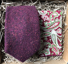 Load image into Gallery viewer, A purple/ burgundy flecked wool men&#39;s necktie and paisley red pocket square set. The item comes gift wrapped and so is perfect for a man&#39;s Christmas gift, secret Santa or as groomsman tie sets.