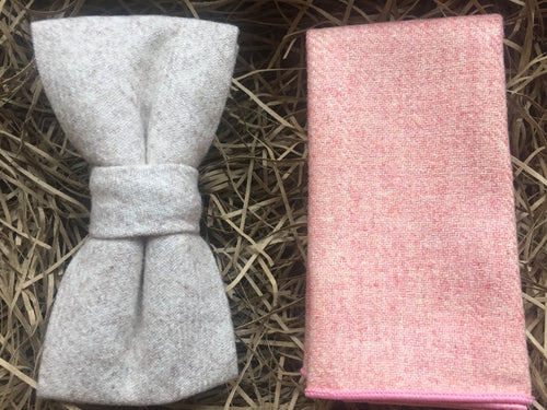 A cream wool bow tie and blush pink wool pocket square. Ideal as men's wedding attire for men, men's gifts and groomsmen gifts. The set comes gift wrapped and is perfect for a men's Christmas present. BY Daisy and Oak STudio.