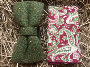 A moss green wool bow tie and a burgundy paisley pocket square. The set comes with free gift wrapping and is perfect for weddings, men's gifts, and groomsmen gifts. We make the bow ties by hand at Daisy and Oak Studio