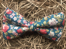 Load image into Gallery viewer, Teal rose bow tie in cotton with pink and ivory flowers on a green background. The set is Ideal for a wedding, groomsmen gifts, men’s gifts, secret Santa gifts, The tie set comes with free gift wrapping and is handmade in the Daisy and Oak Studio, UK