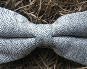 A grey herringbone bow tie Ideal for a wedding, groomsmen gifts, men’s gifts, secret Santa gifts, The tie set comes with free gift wrapping and is handmade in the Daisy and Oak Studio, UK