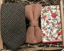 Load image into Gallery viewer, Sycamore Set: Houndstooth Tie, Bow Tie, Pocket Square in Fawn