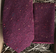 Load image into Gallery viewer, A burgundy flecked wool men&#39;s necktie and pocket square. The set comes gift wrapped and makes the best men&#39;s Christmas gift, grooms gift and groomsmen&#39;s gift.