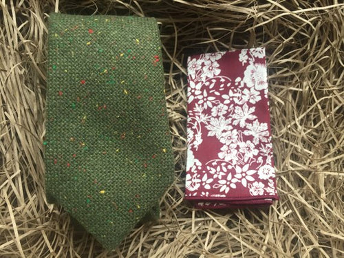 A moss green tie and red floral pocket square handmade by Daisy and Oak Studio, UK. The set comes with free gift wrapping and is perfect as a wedding tie and groomsmen gifts.