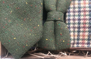 An olive green mens flecked wool tie, bow tie and check pocket square. THe set is the perfect gift for men and comes with free gift wrapping. The moss set is handmade at Daisy and Oak Studio, UK