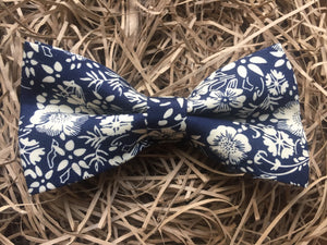 The Windflower: Blue Floral Pre-Tied Bow Tie, Floral Bow Tie, Wedding Tie, Groomsmen, Floral Ties, Wedding Attire, Ties for Men